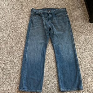 Levi’s jeans: loose straight fit